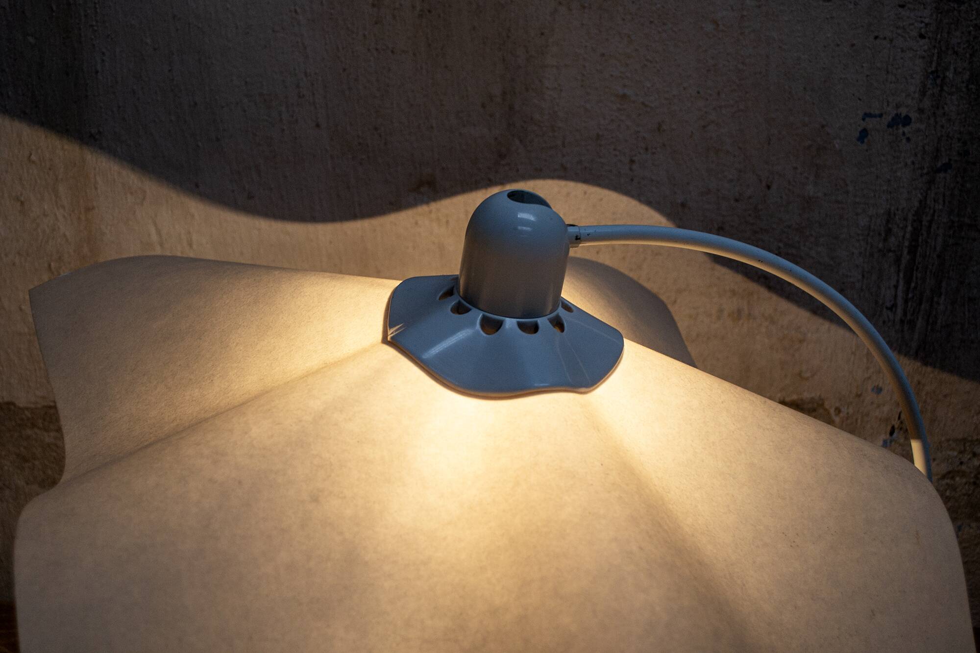 Lampada da tavolo modello "Area curva". di Mario Bellini per Artemide, Italia, 1974