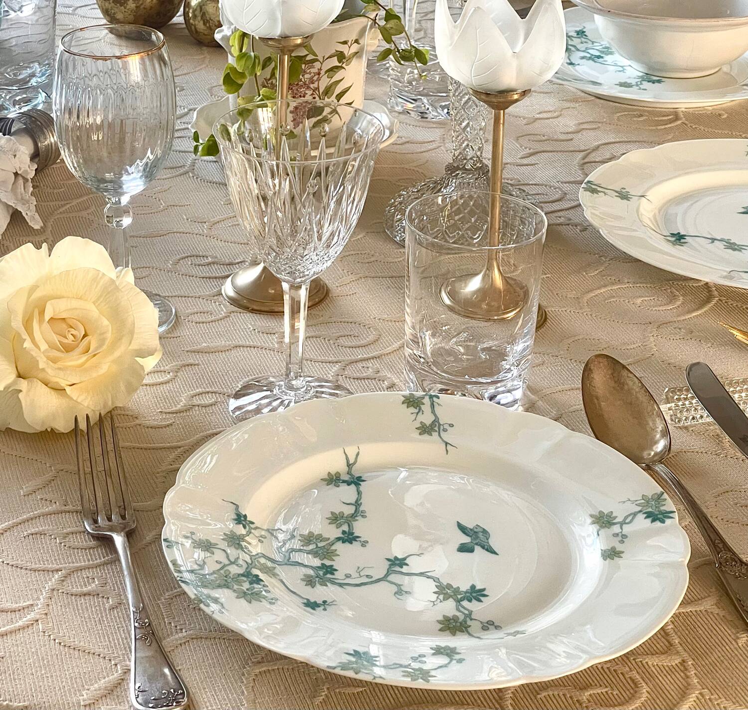 8 Haviland Limoges dinner plates.