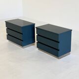 Ensemble de deux tables de chevet italiennes laquées bleues avec détails chromés