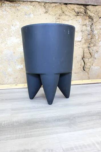Stool or black Ubu bedside table by Philippe Starck vintage 1990s dent