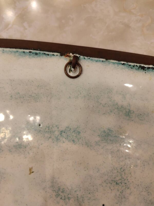 Isaac lane muse, plaque en laiton et émail.