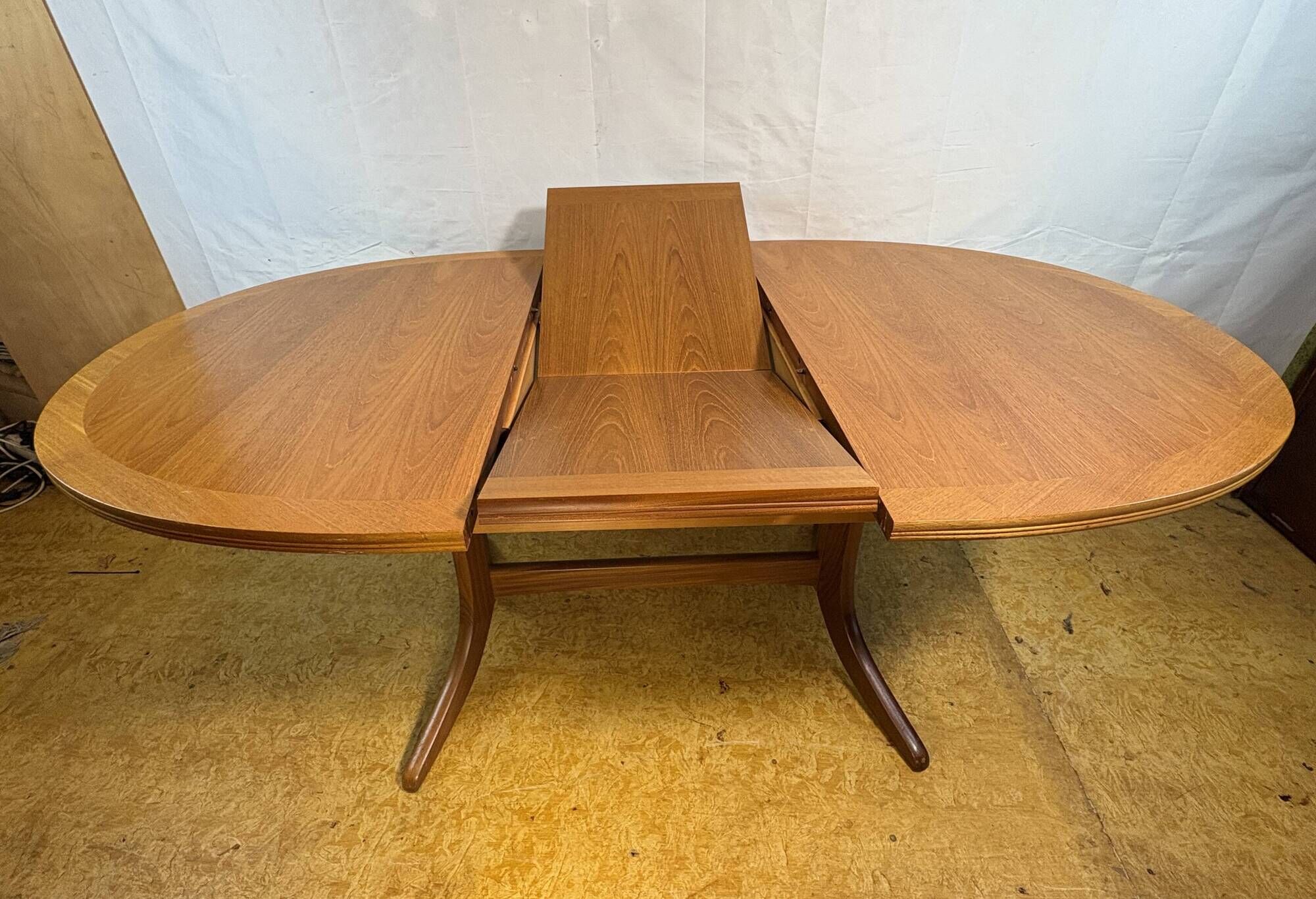 Mid-Century Nathan Teak Extending Dining Table – 1960s Scandinavian Design