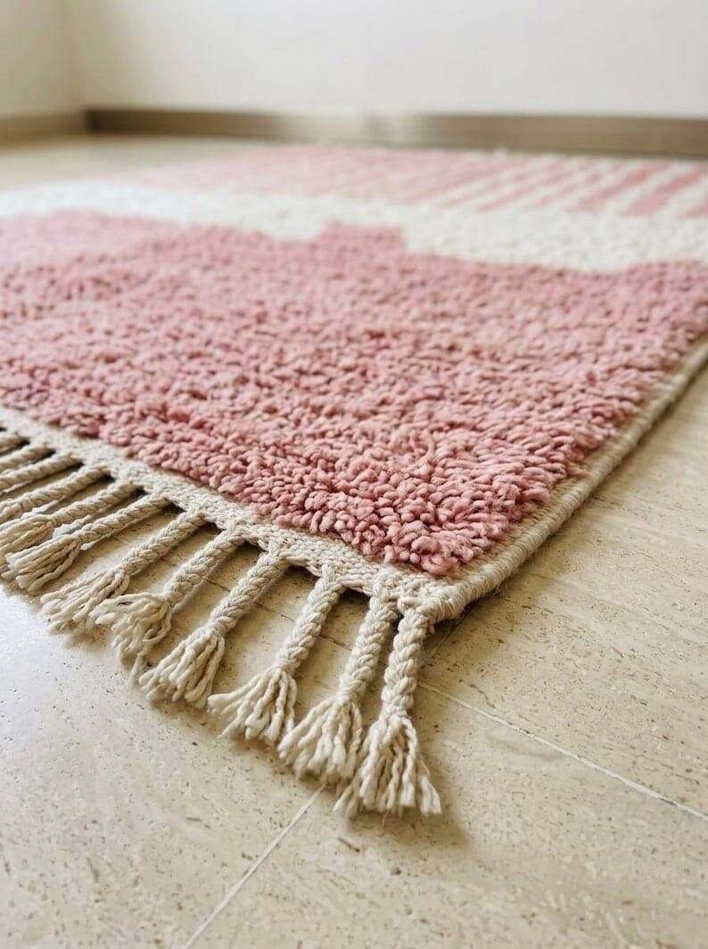 Pure wool rug, traditional handmade artisan creation, 1.5/2.5 m.