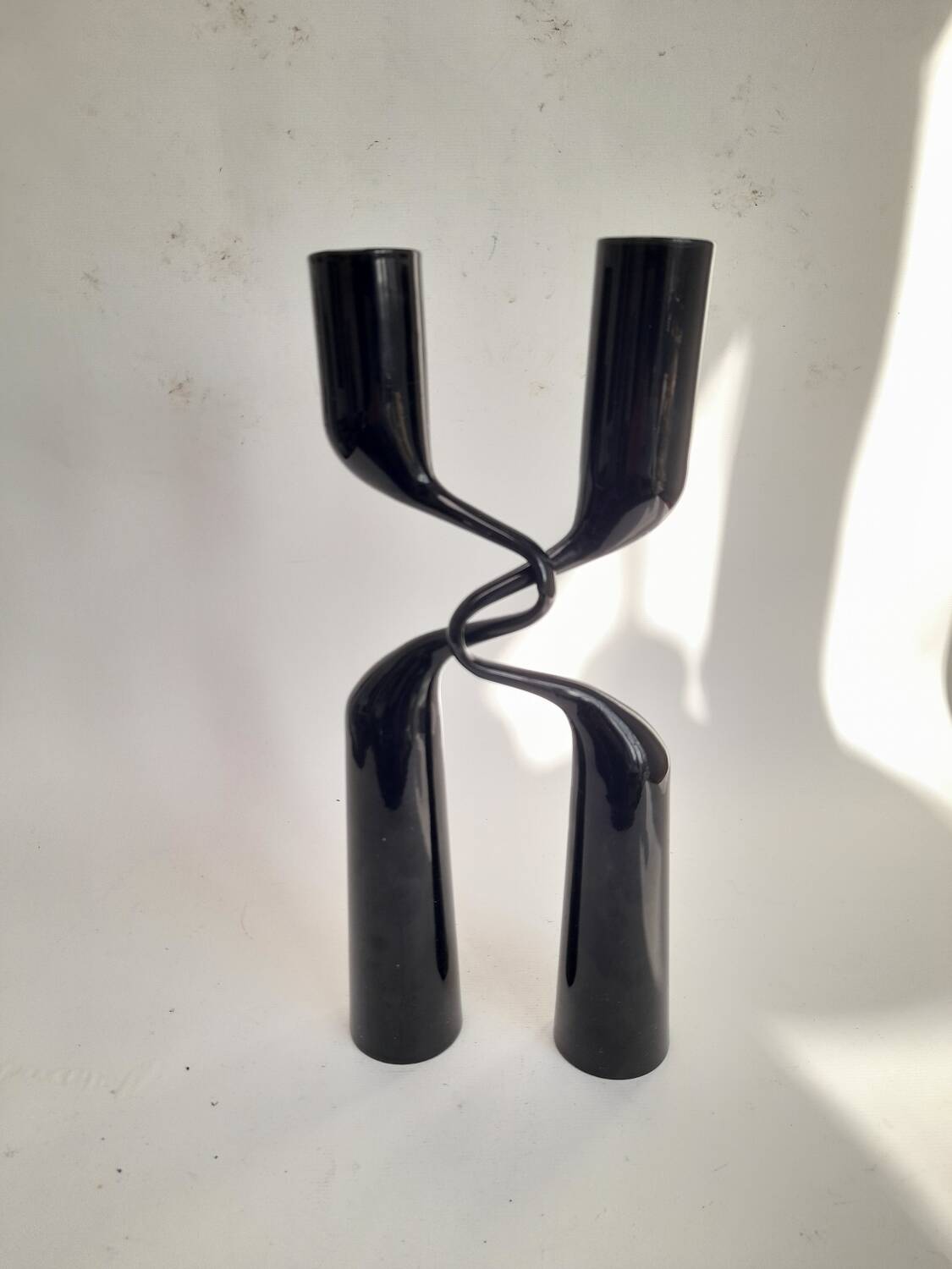 Paire de bougeoirs Tango noir par Mikaela Dörfel pour Menu
