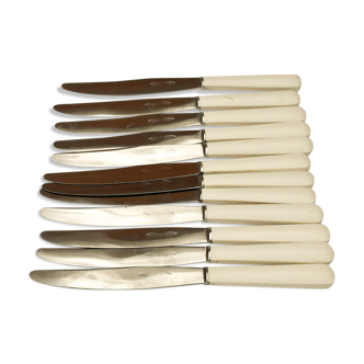 Lot 12 couteaux acier manche blanc ancien vintage