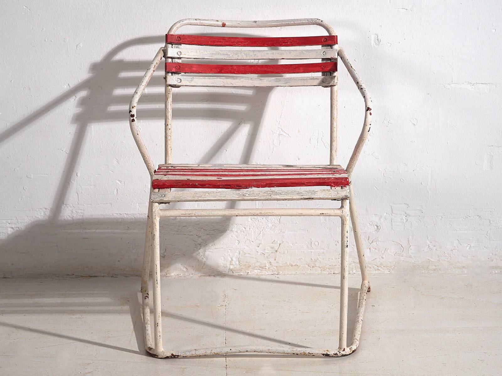 Antique outdoor stacking chairs (circa 1920). Set of 2 pieces.