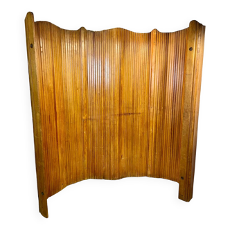 Baumann style wooden screen