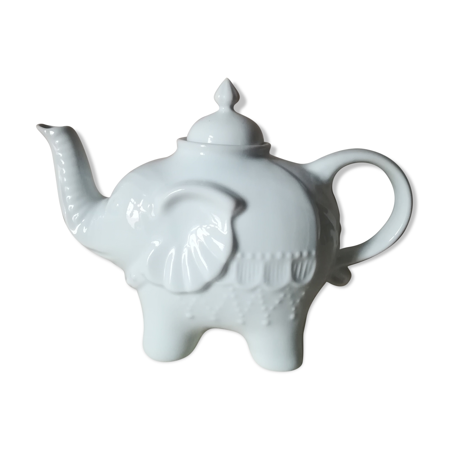 Porcelain Elephant-shaped teapot