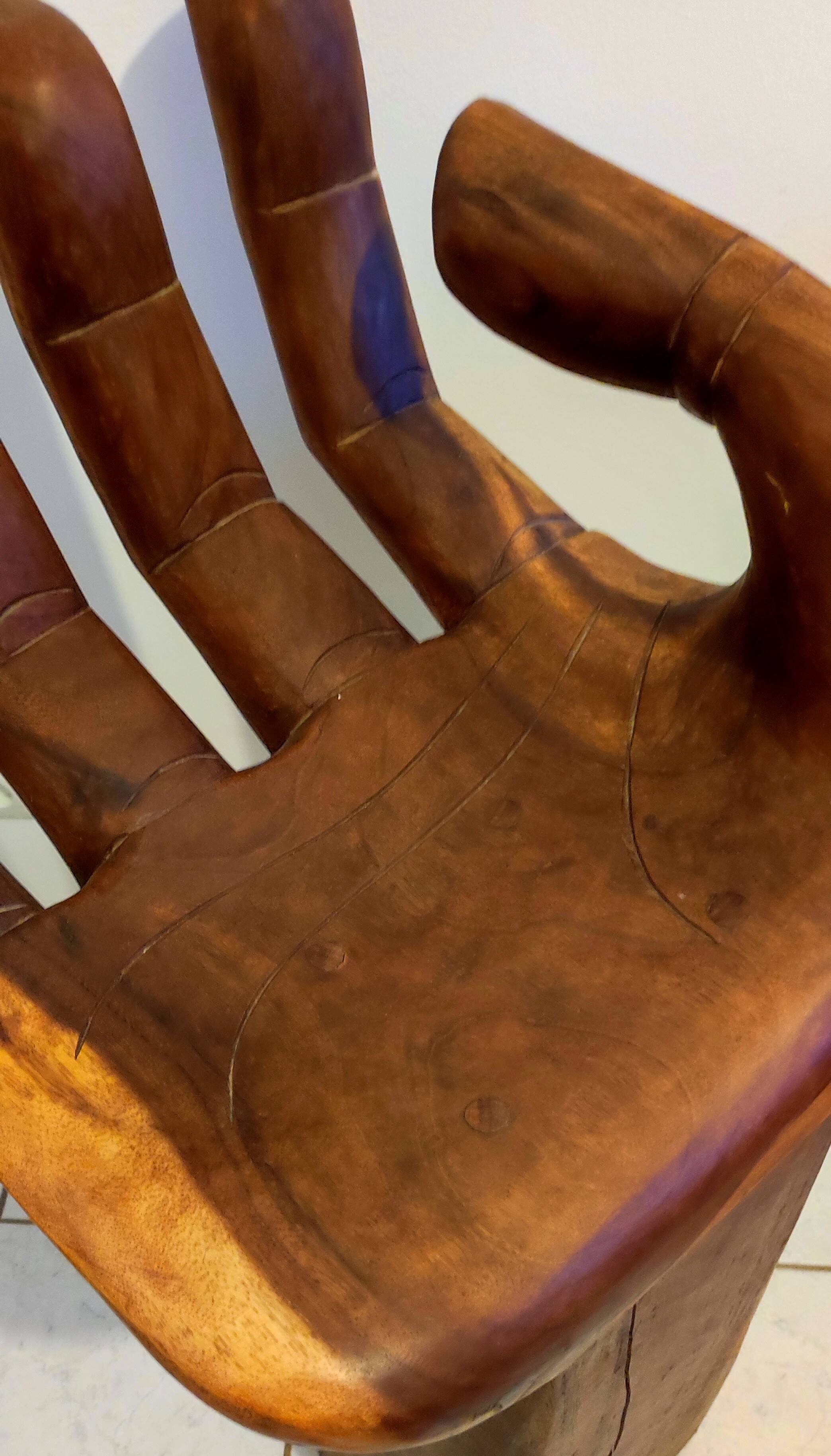 Chaise main (haute) bois exotique massif, vers 1970