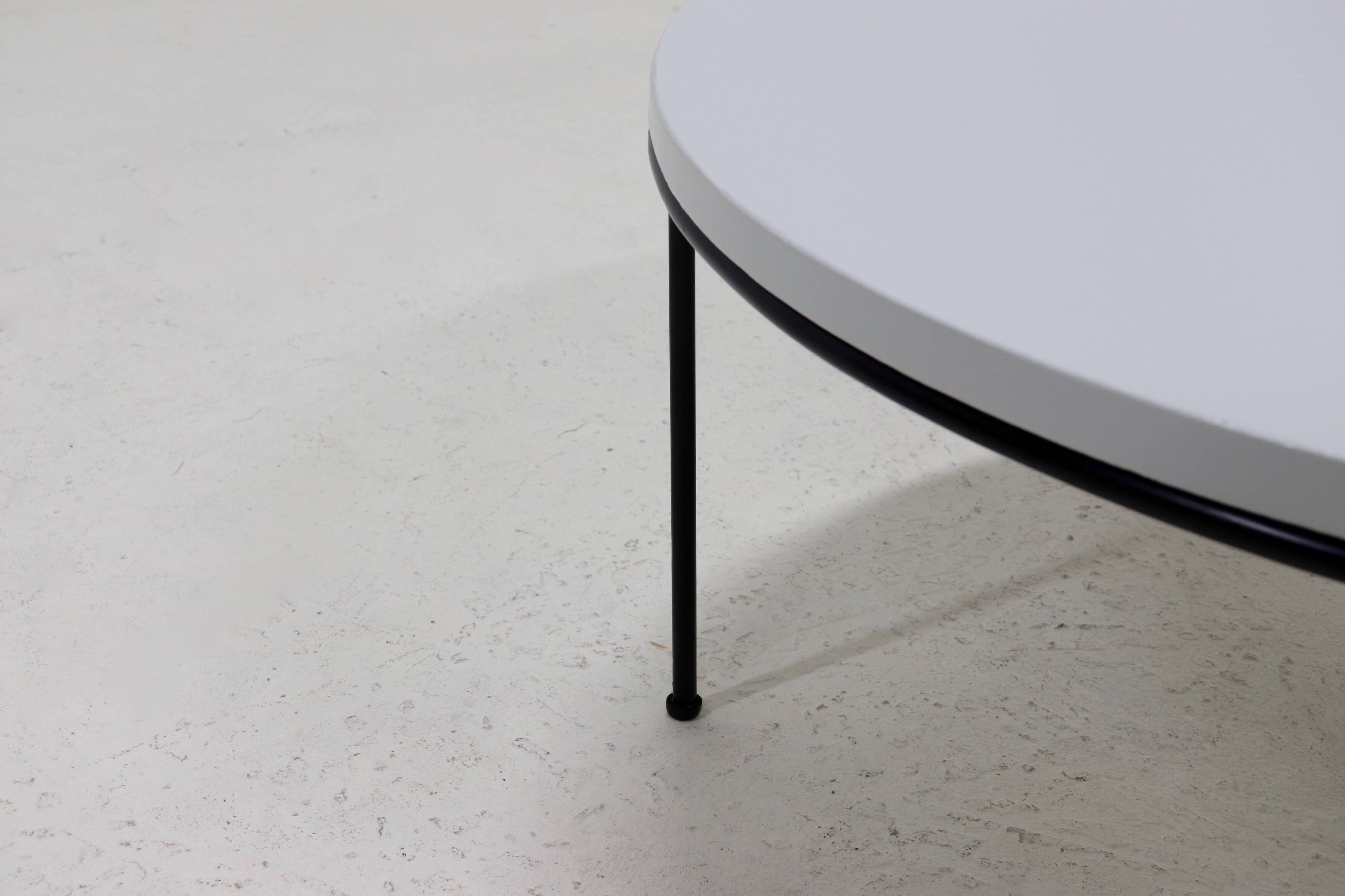 Round Coffee Table by Paul McCobb for Metz & Co 1950s