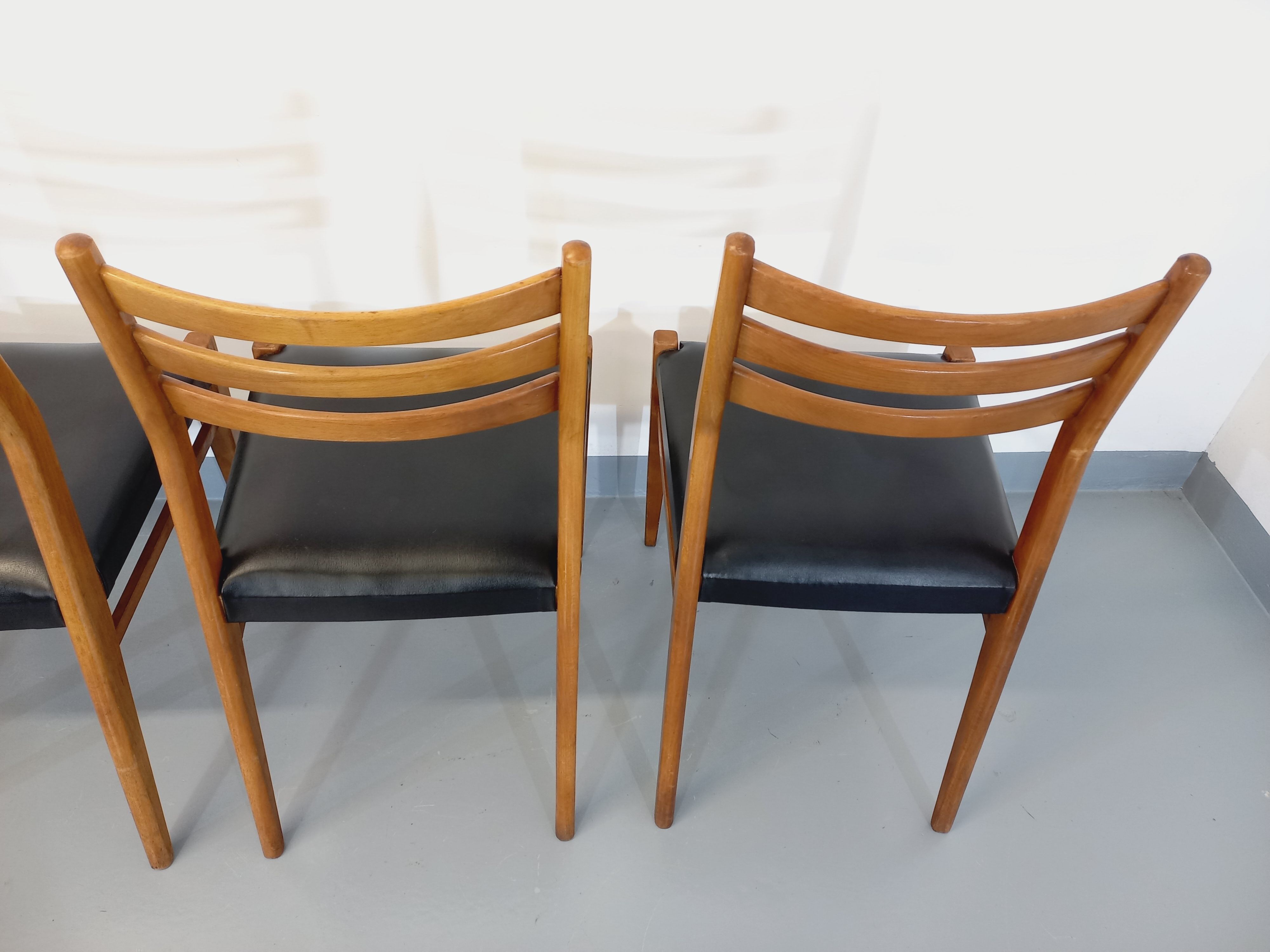 Suite of 4 scandinavian wooden chairs and skai from the 50/60s