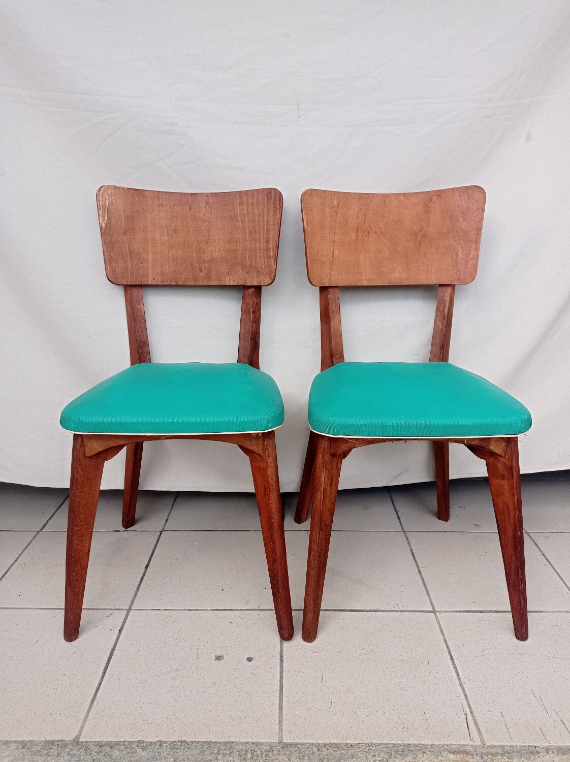 One-piece chairs