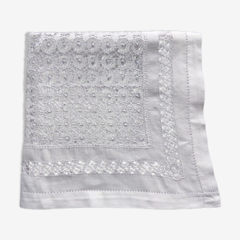 Nappe vintage en lin blanc brodé broderie de Ténériffe-109x113cm