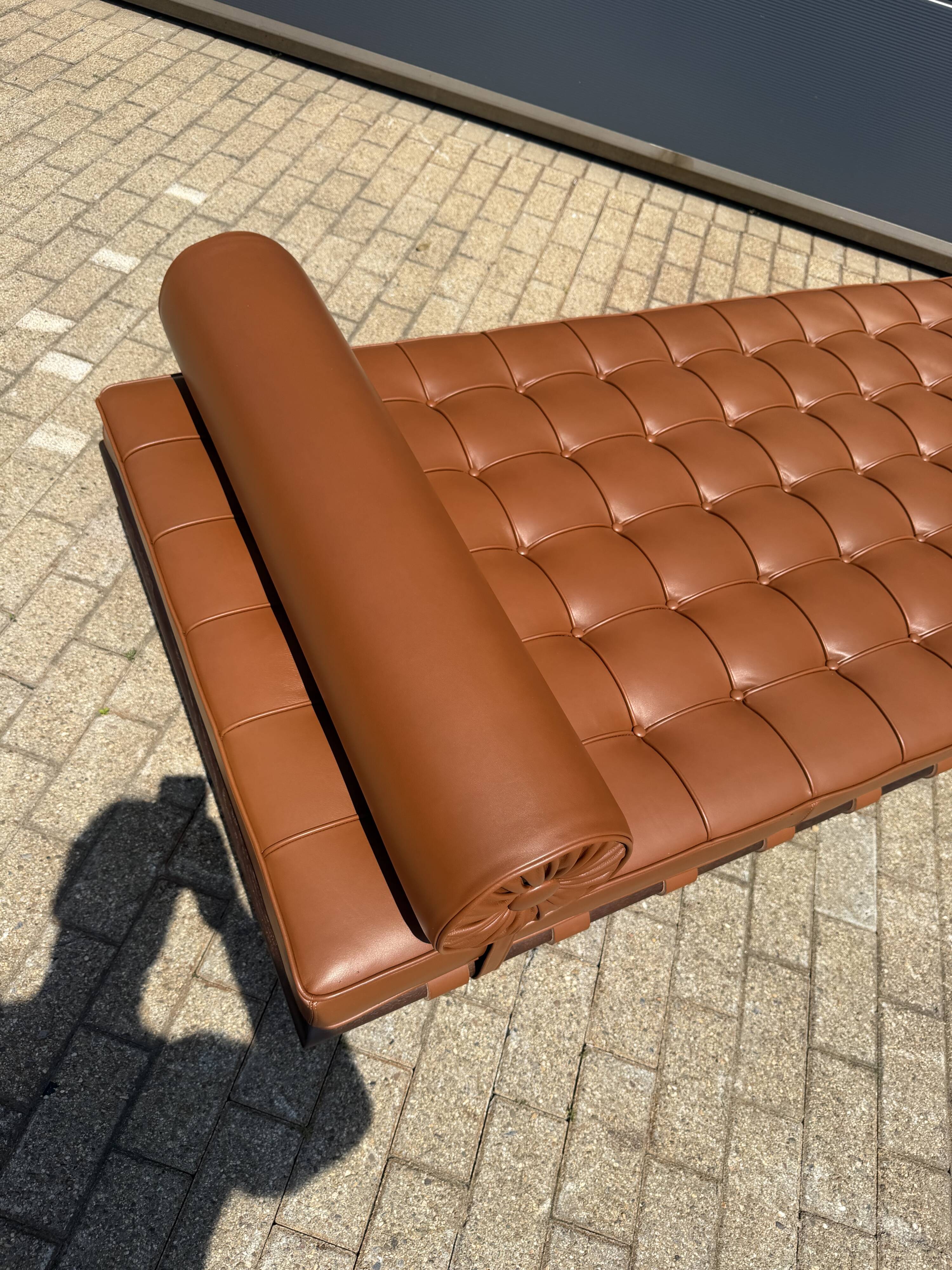 Knoll barcelona daybed mies van der rohe in cognac venezia leather, as new