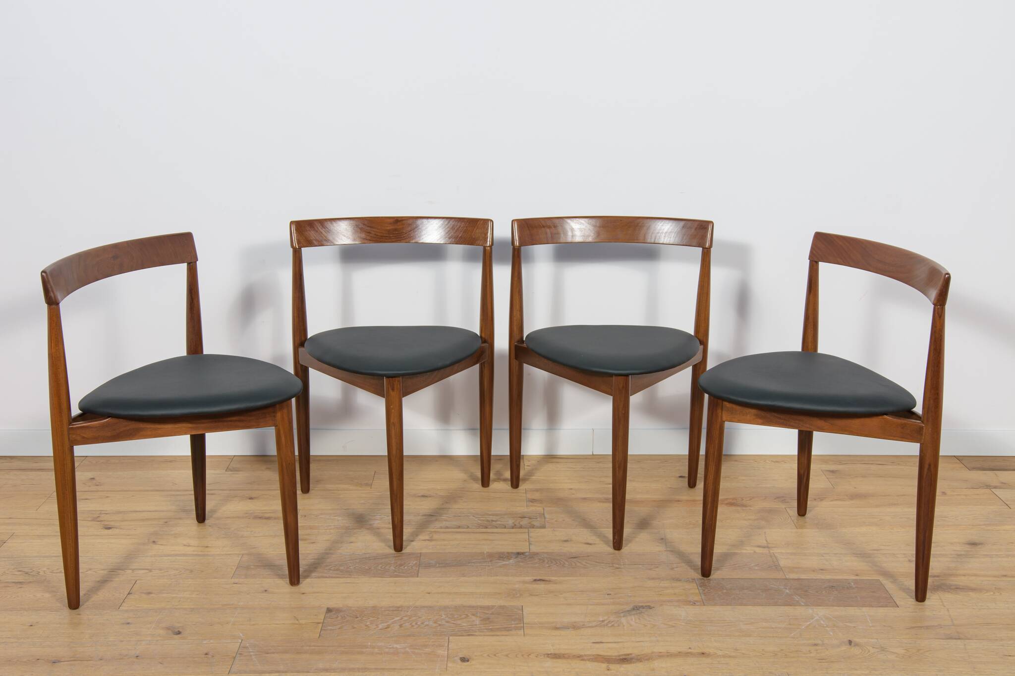 Mid-Century Teak Dining Table and Chairs Set by Hans Olsen for Frem Røjle.