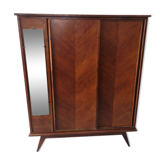 Wardrobe feet compass sliding doors