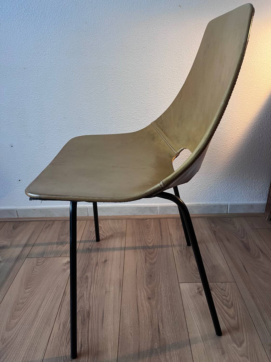 “Tonneau” chair by Pierre Guariche