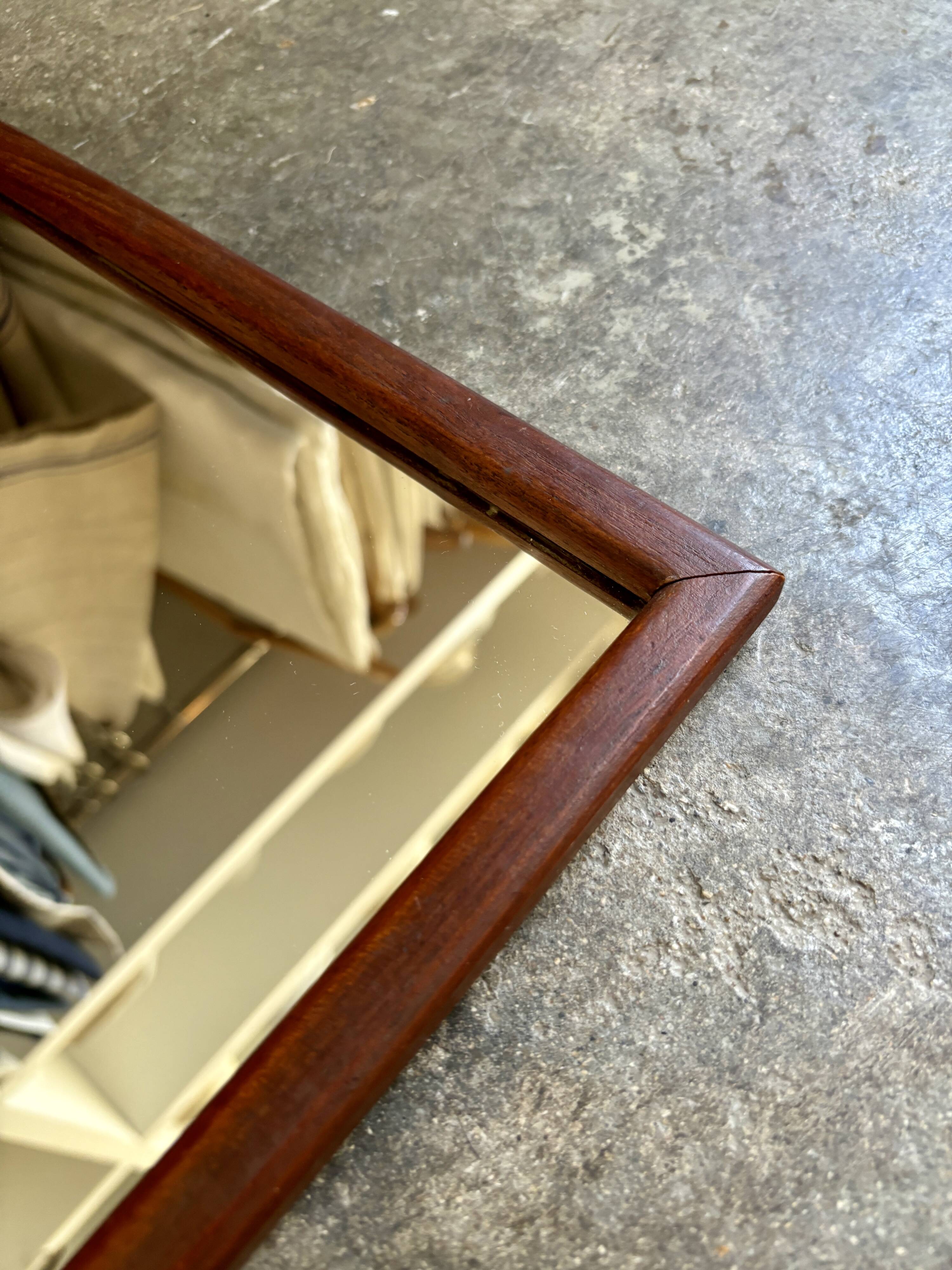 Dark wooden mirror ☐ 40 x 29.5 cm