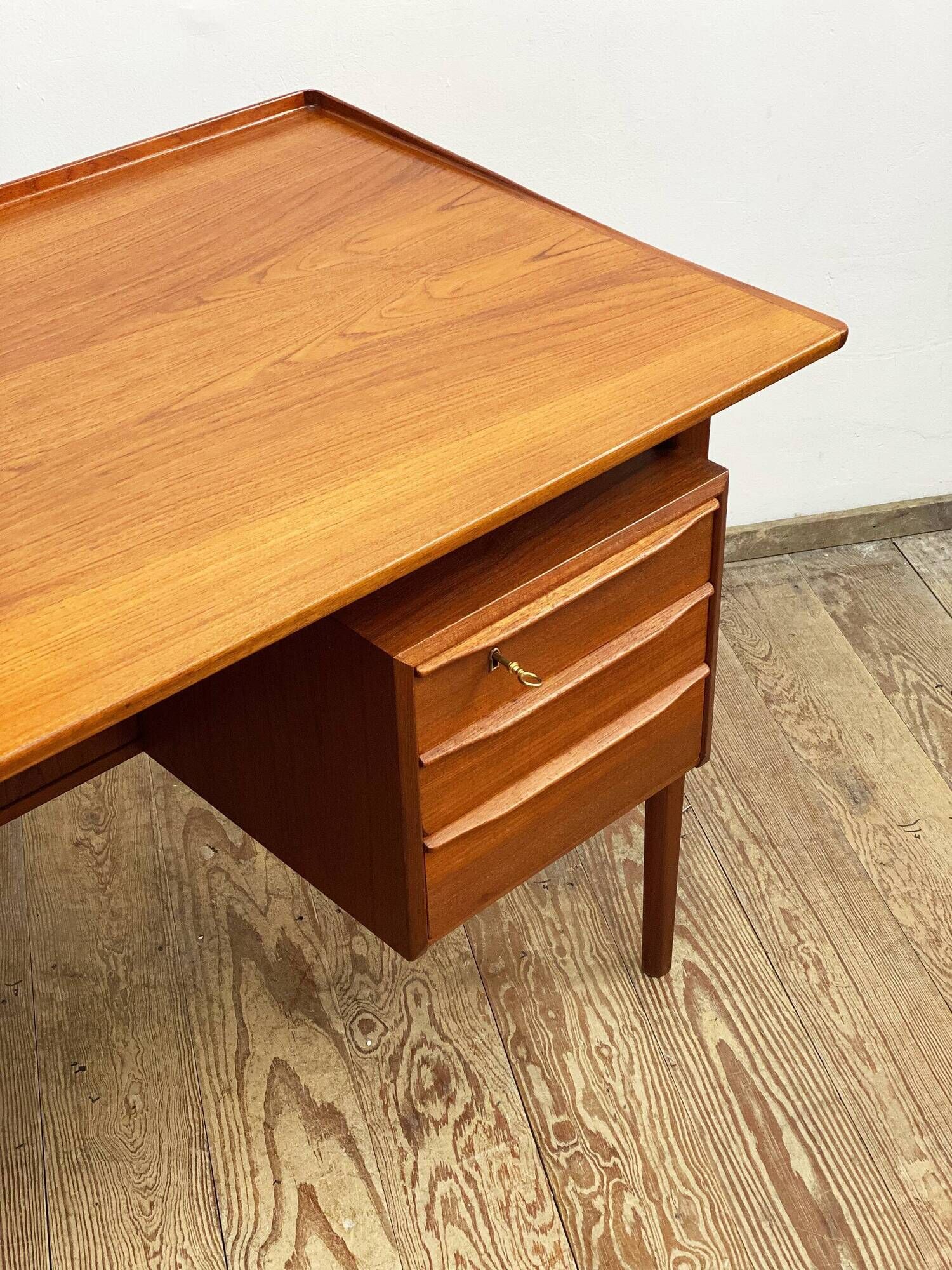 Mid-Century Danish Teak Desk by Peter Løvig Nielsen for Hedensted Møbelfabrik, Denmark, 1970s