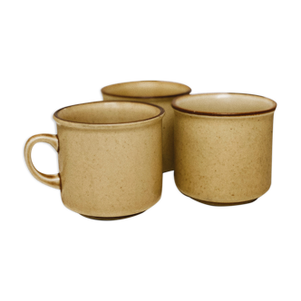 Cup in beige sleads
