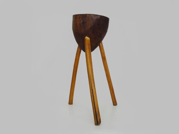 Ancien Billot de boucher tripode en chêne, sellette, tabouret. Années 5O