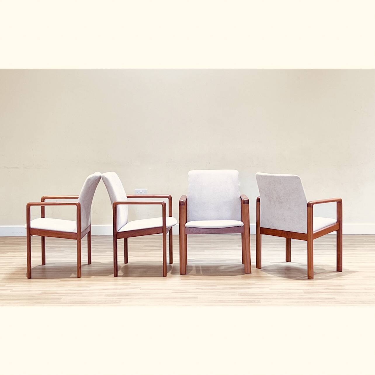 Suite de quatre fauteuils de Dyrlund en teck