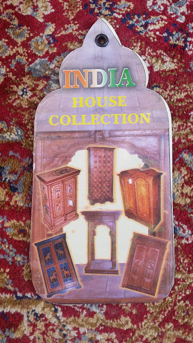 Meuble indien en bois peint à la main