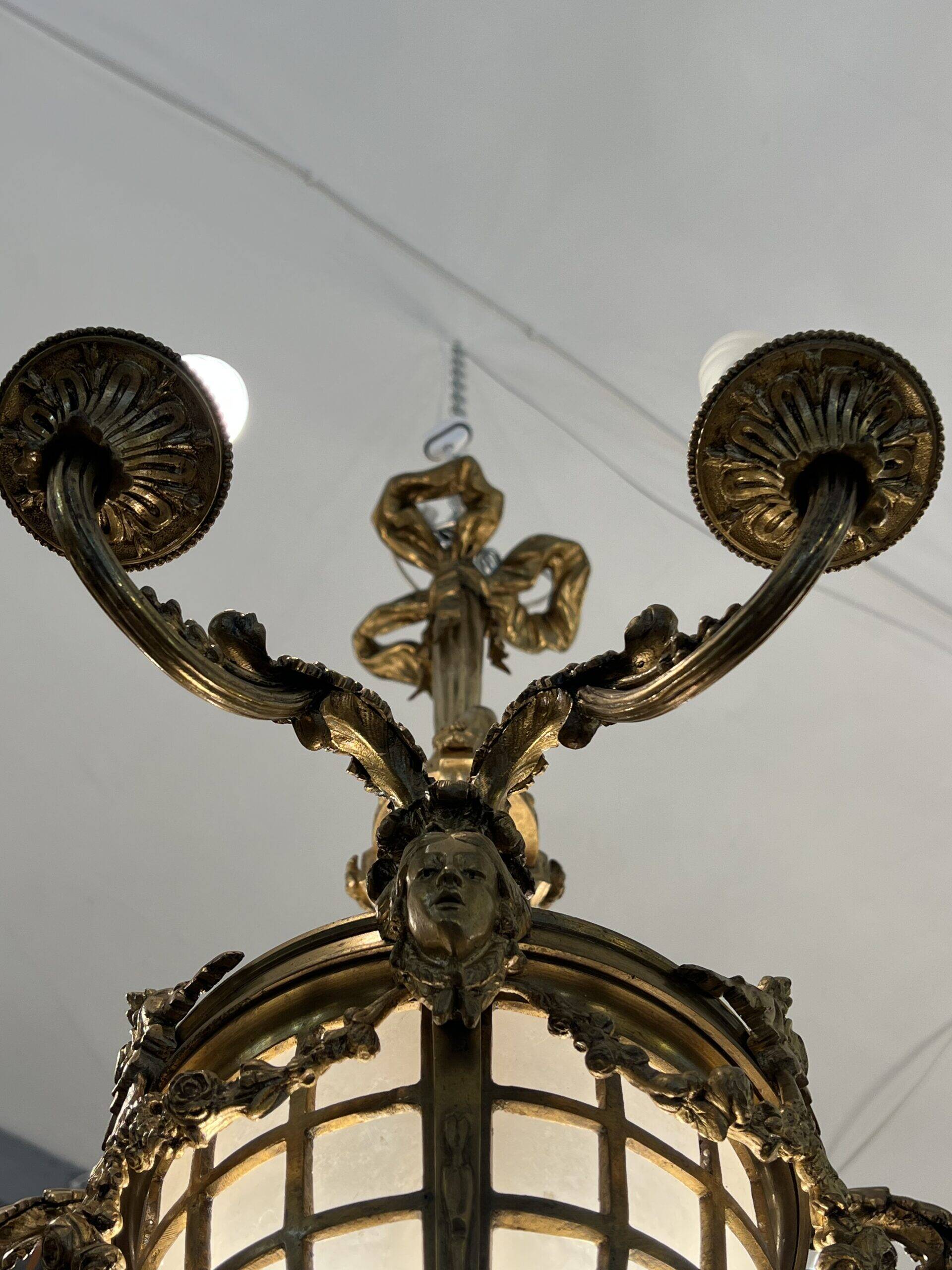 Beautiful 19th century Louis XVI style chandelier in gilded bronze
