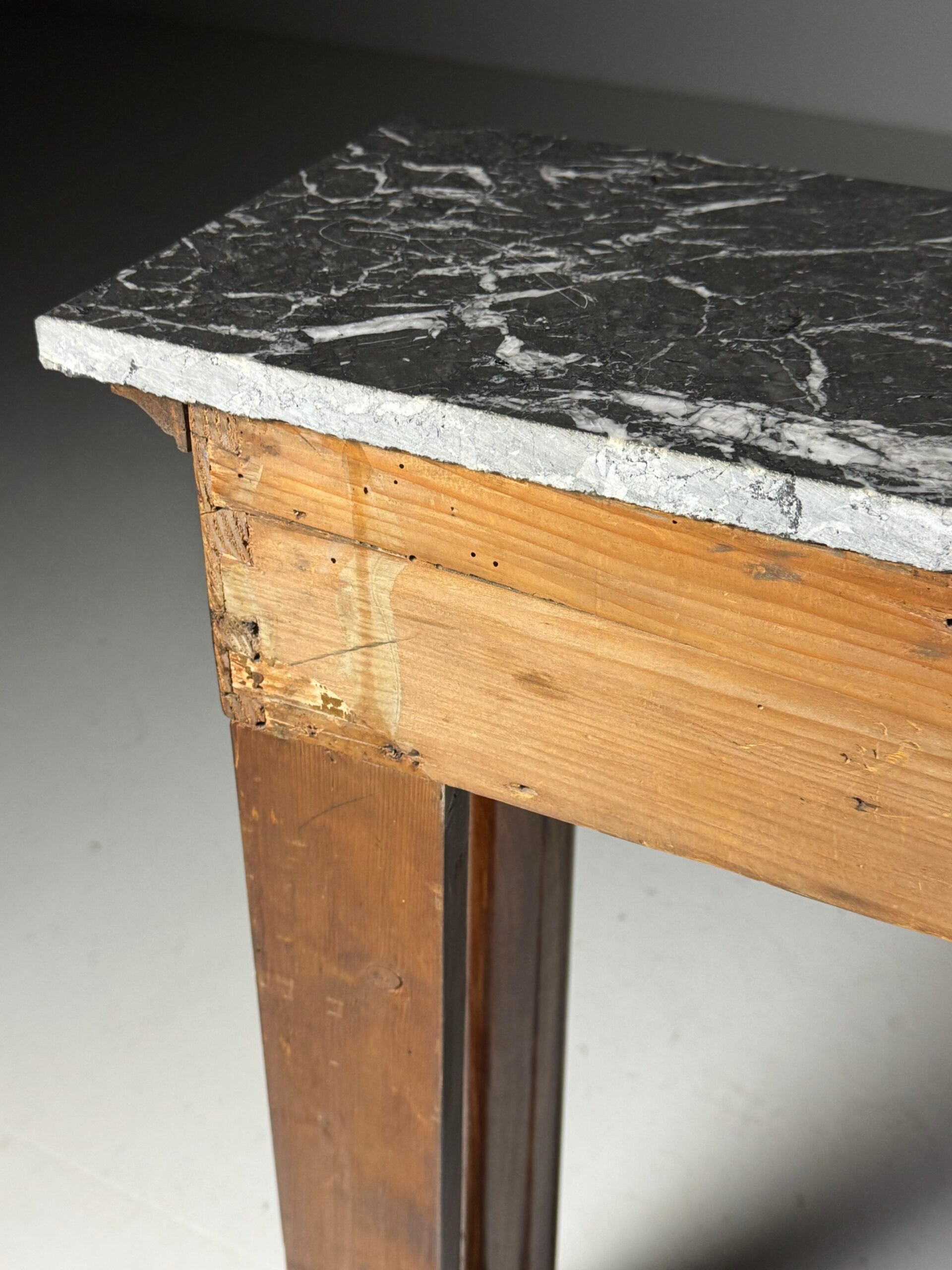 Table d'appoint en acajou de style Empire, 19e siècle