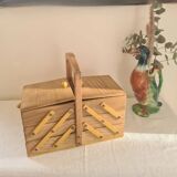 Oak and calisson yellow worker