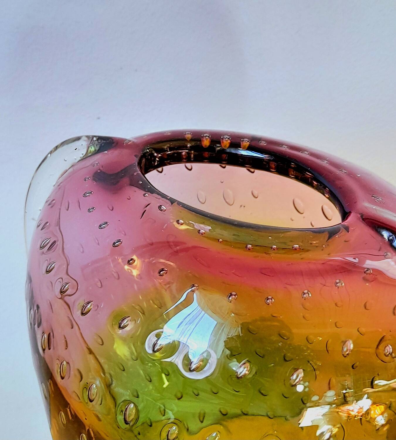 Bubble glass strawberry vase from Murano, 1960