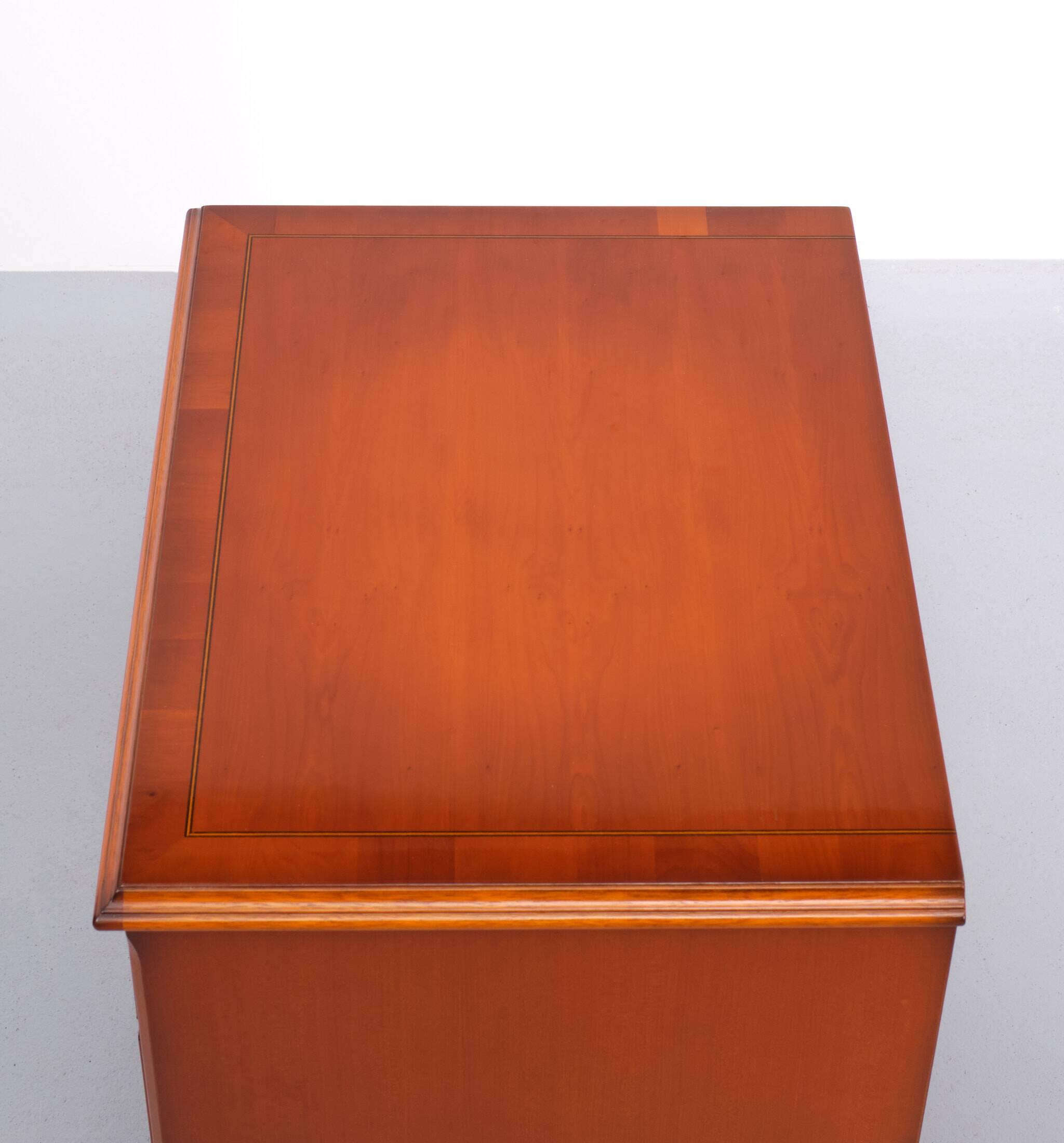 Heldense Exclusive English furniture Cherry wood cabinets 1970s