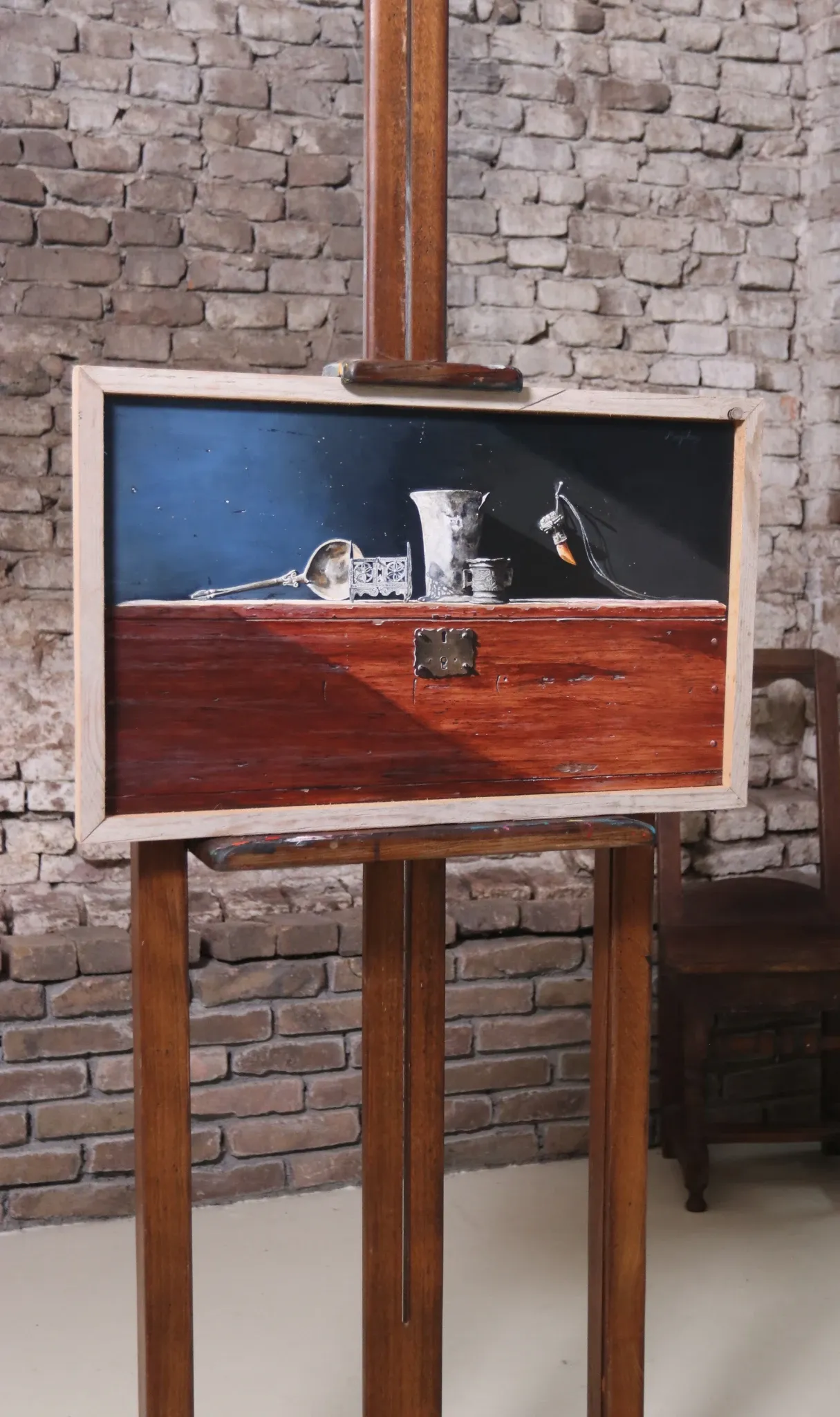 Still life with pewter finds on a chest – Marjolein van den Berg, c. 2011