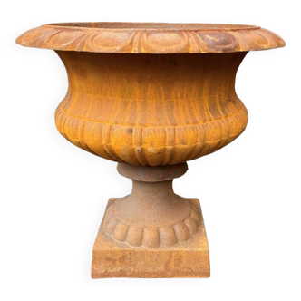 Vase médicis en fonte