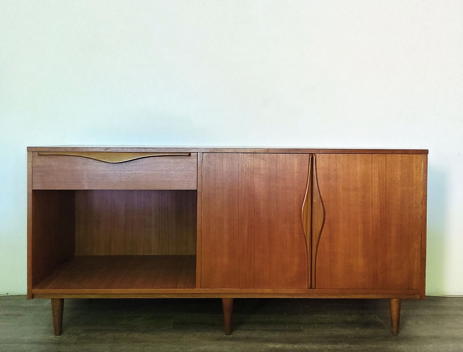 Vintage teak row