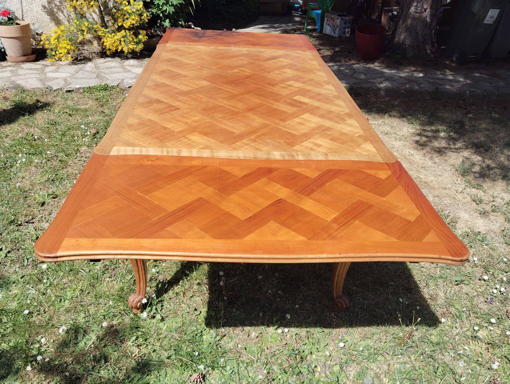Cherry wood table in Louis XV style