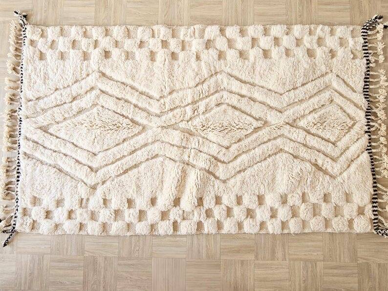 Handmade pure wool traditional white rug size 2/3 m