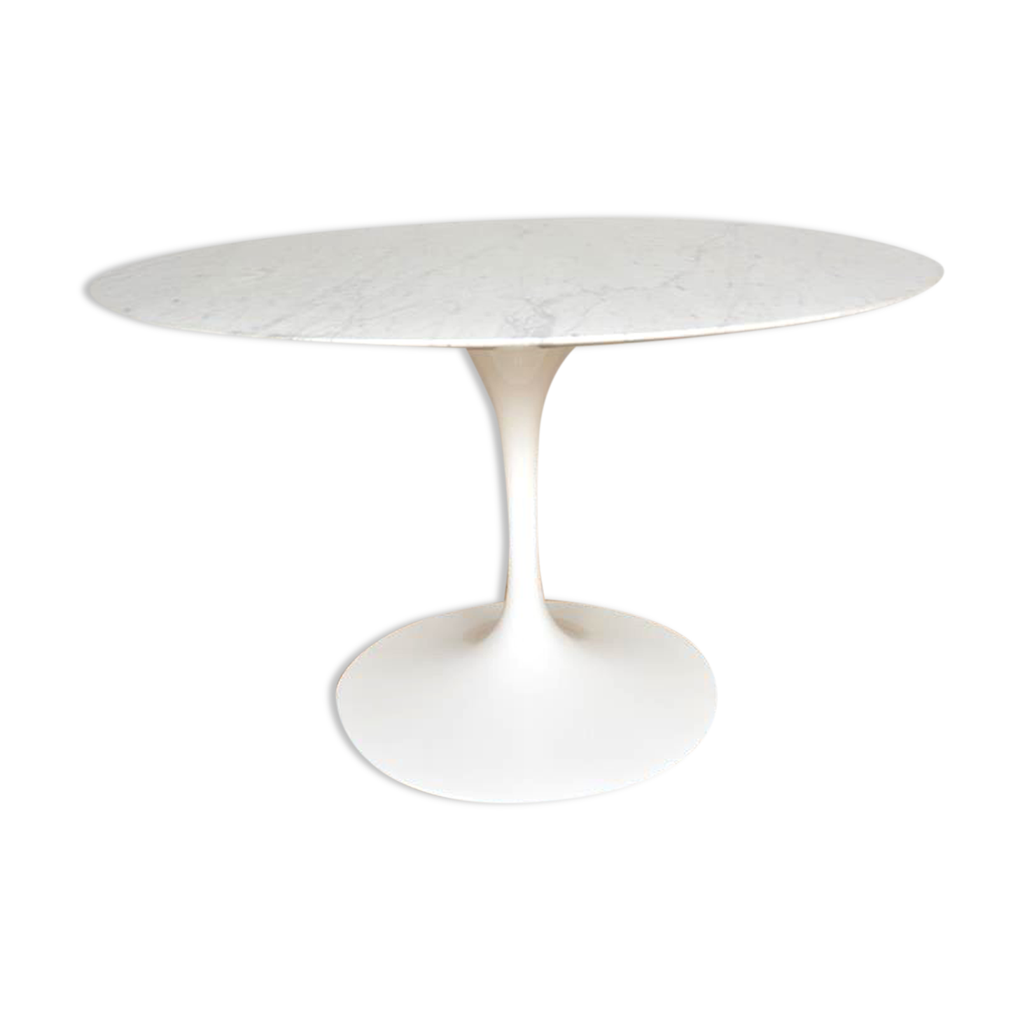 Dining table by Eero Saarinen for Knoll International dating back to the 60s