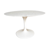 Dining table by Eero Saarinen for Knoll International dating back to the 60s