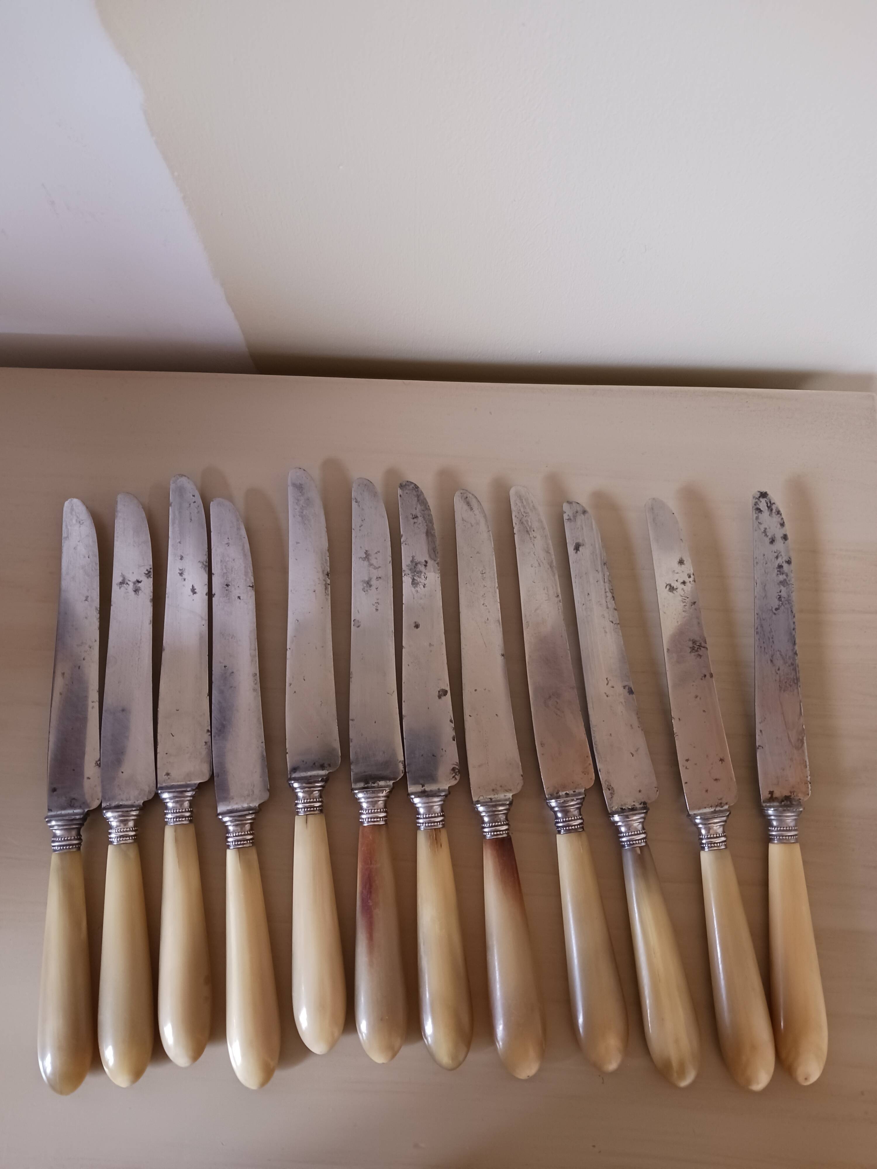 Antique knives in Bakelite and steel.