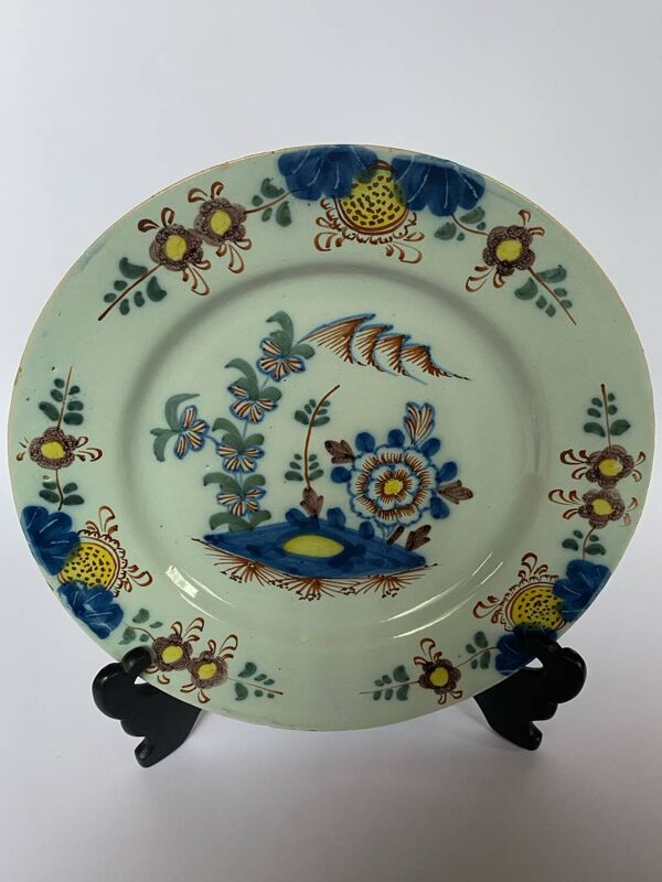 Assiette anglaise polychrome Delft