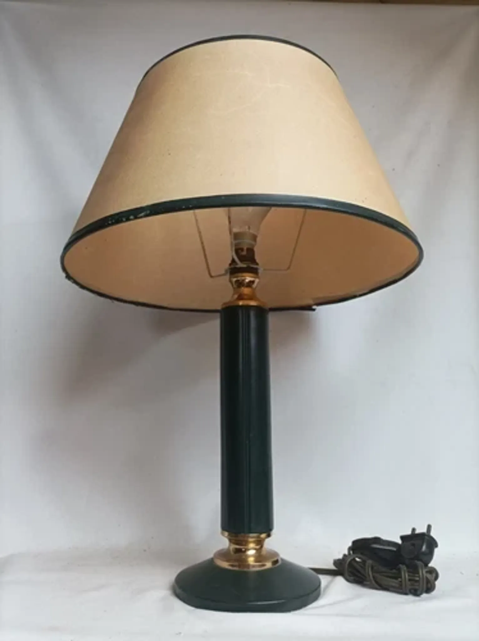 Vintage table lamp base from the 1970s/1980s in leather - in working condition.