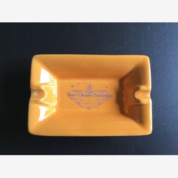 2 Vintage Veuve CLICQUOT ceramics ashtrays 