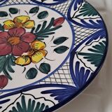 Assiette plat fleuri en faïence de Manises