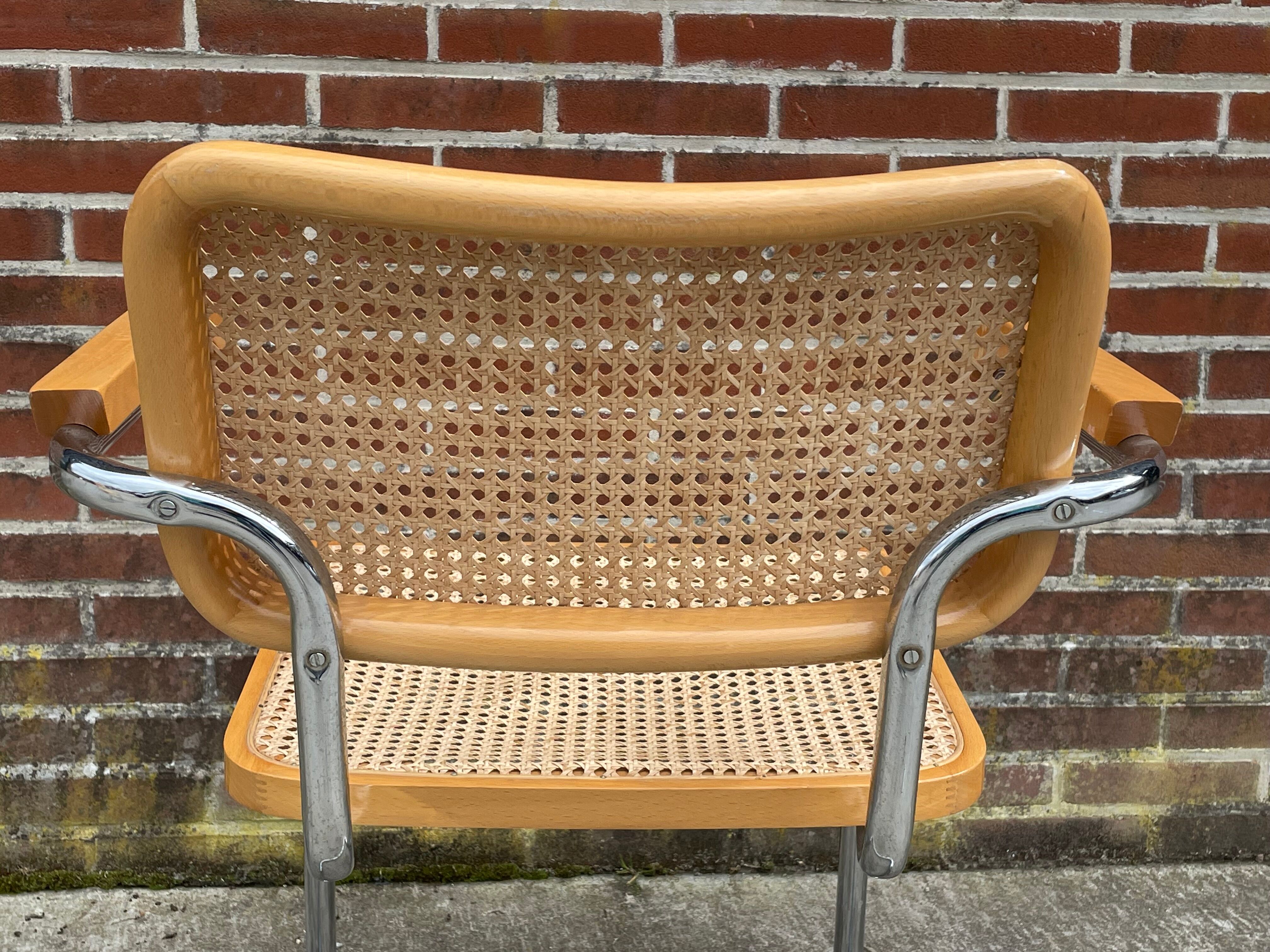 Cesca chair B64 with armrests by Marcel Breuer Design