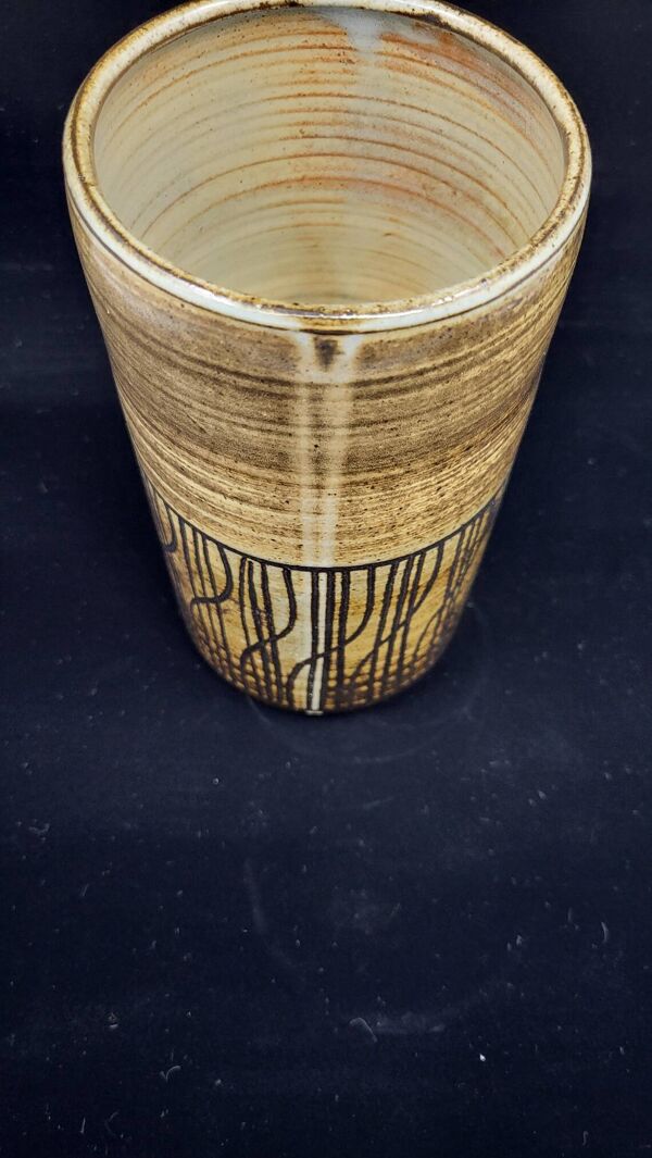 Vase cylindrique à décor Géométrique par Dominique Pouchain