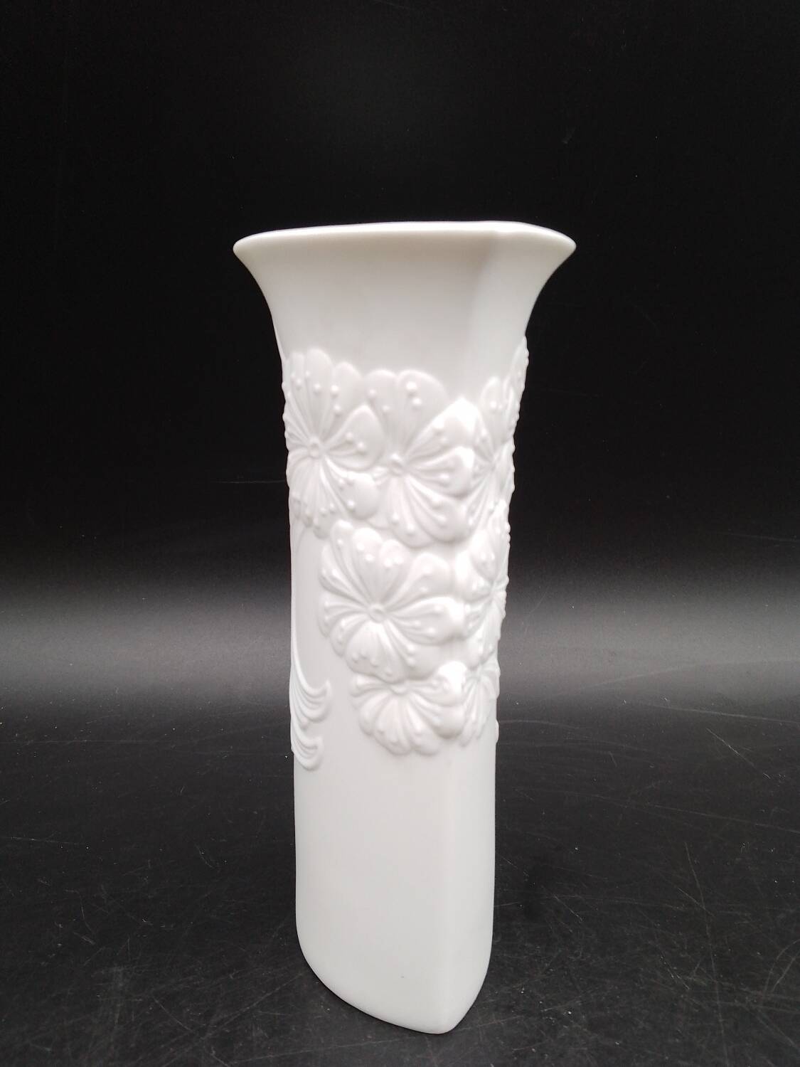 Small oval biscuit vase Porcelain Germany Signed M FREY AK Kaiser 740/1