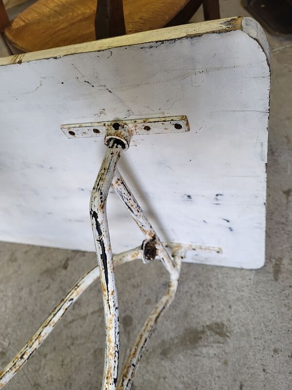Table de jardin en metal et bois