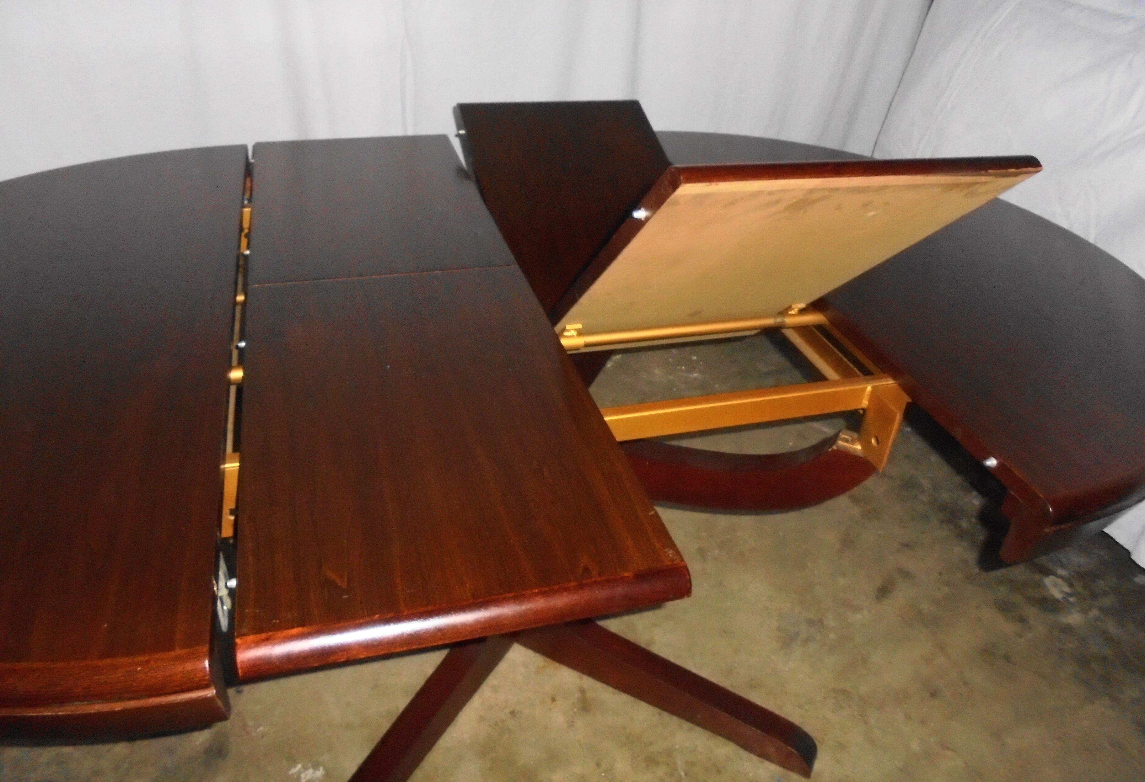 Round table central feet with 2 extensions of the 70s / 80s