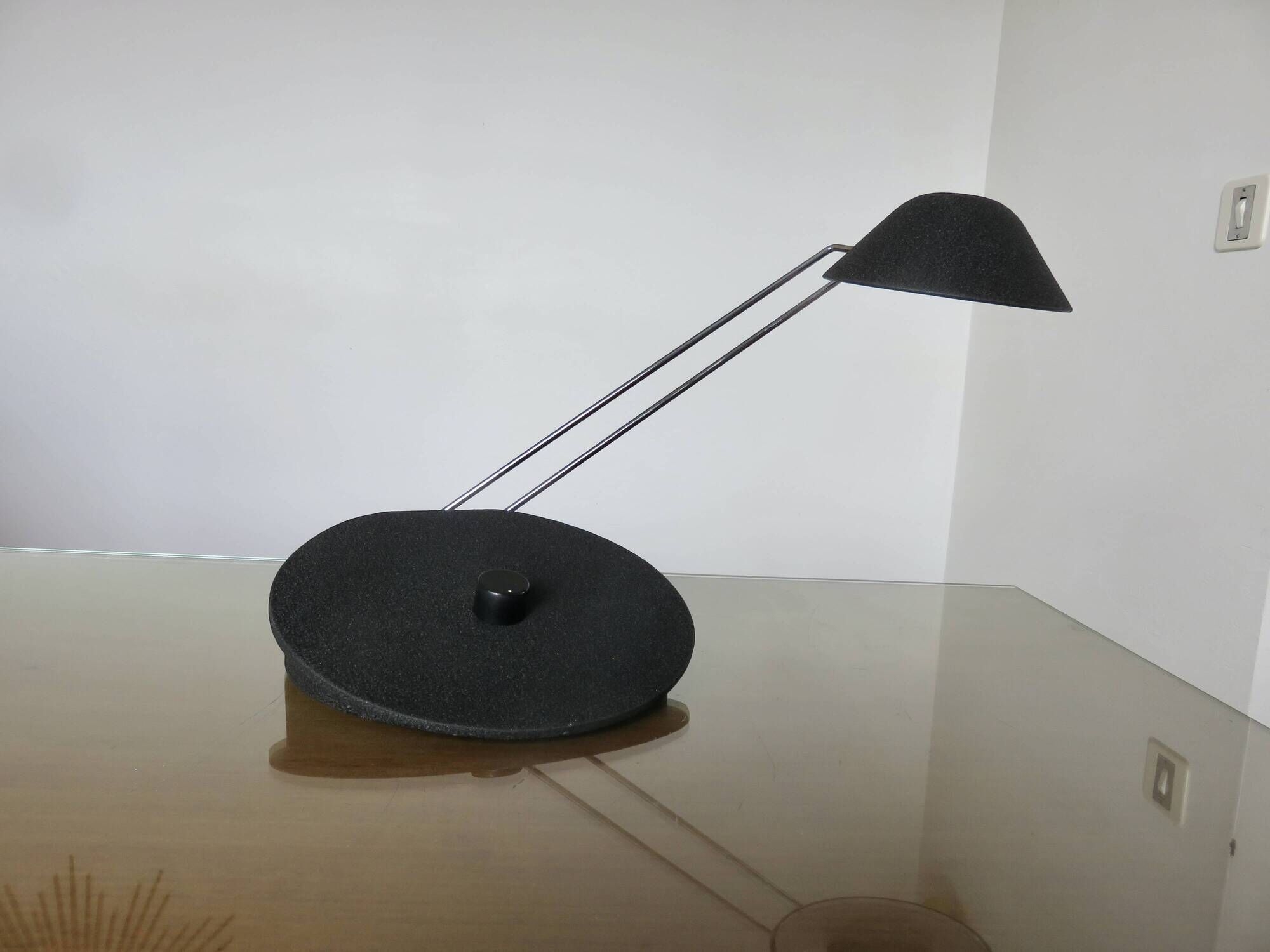 1980s lamp, Memphis style, chrome metal and granulated black paint.